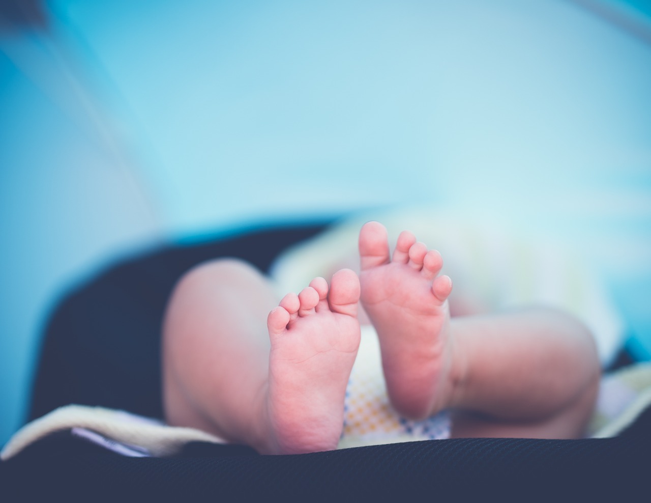 6个月孕妈供卵生的宝宝发烧后出疹子怎么办（六个月的孕妈供卵生的宝宝发烧后出红疹）